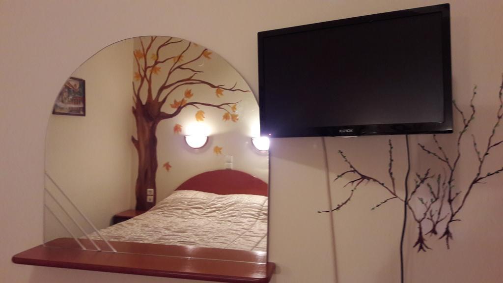 Artemis Hotel Karpenisi Ngoại thất bức ảnh